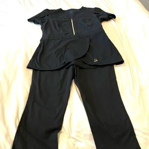 Black Jaanuu Front zipper scrub set